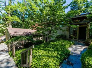 16 Broken Hill Rd, Pittsford, NY 14534