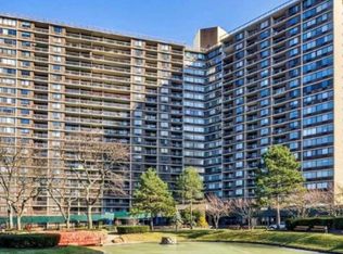 2 Bay Club #10V, Bayside, NY