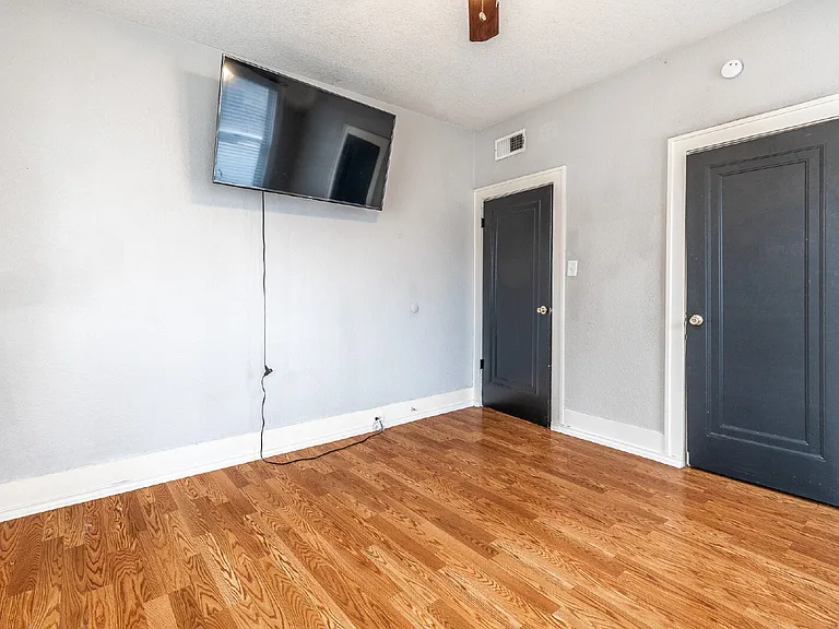 723 E Euclid Ave — Photo 34