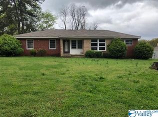 2221 Barrywood Cir NW, Huntsville, AL 35810