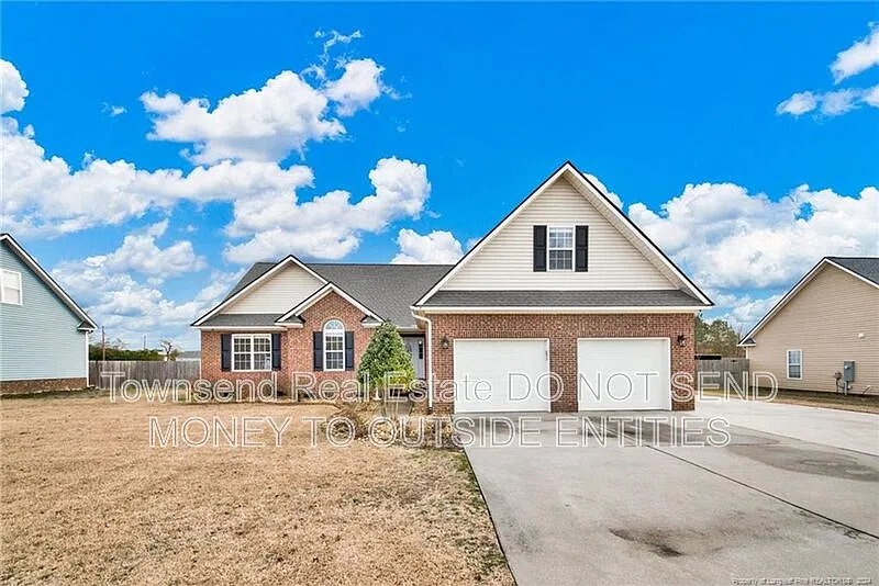 4 bed, 3.0 bath, 2400 sqft, $2,245 — Photo 2