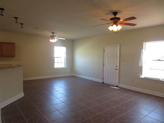 4th image of 7541 Weaver Ave