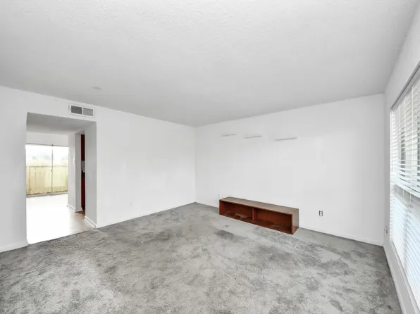 8100 Creekbend Dr APT 104, Houston, TX 77071