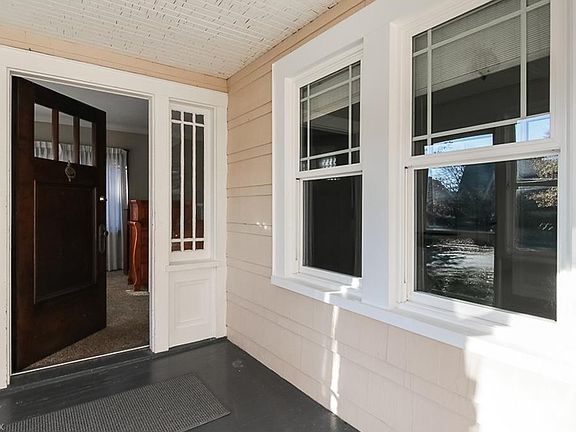 3rd image of 17308 Fernshaw Ave