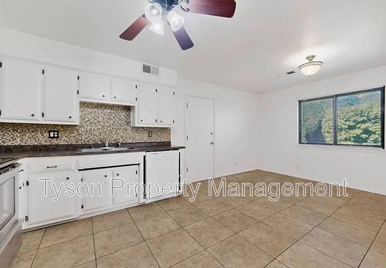 9509 Dona Marguerita Ave NE — Photo 10