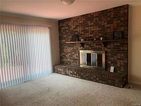 2nd image of 2899 Bay Dr