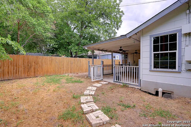 2231 W Woodlawn Ave — Photo 27