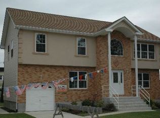 10 Davison Ct, East Rockaway, NY 11518
