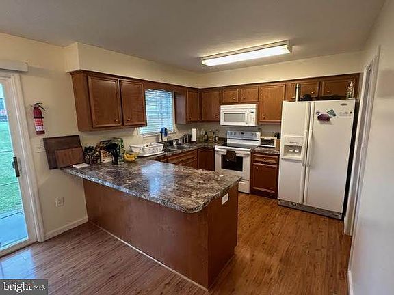 5th image of 189 Birchtree Ct