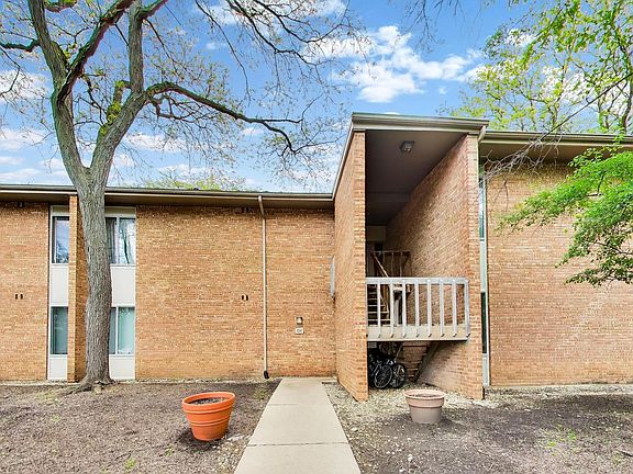 3rd image of 1501 Fairway Dr APT 1F