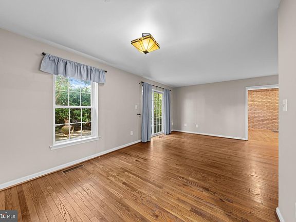 5th image of 2172 Golf Course Dr