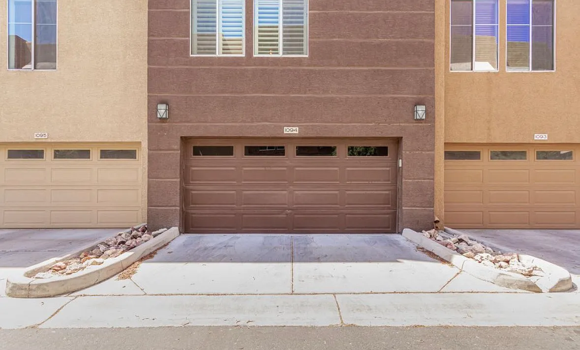 2 bed, 2.5 bath, 1784 sqft, $2,100 — Photo 2