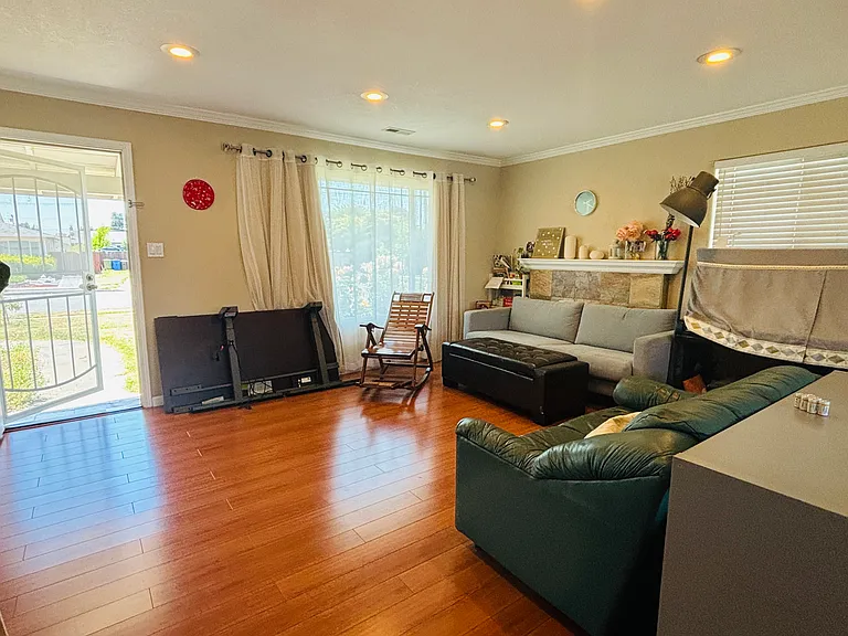 4675 Bianca Dr — Photo 3
