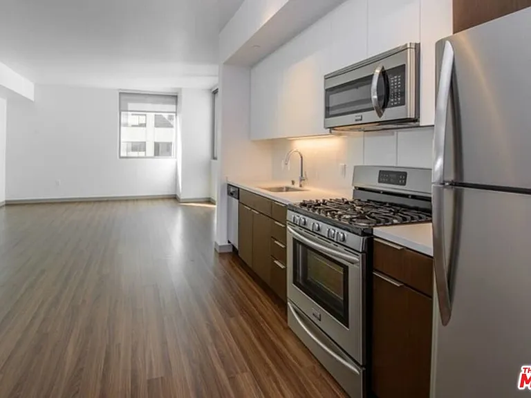 3033 Wilshire Ave #816 — Photo 6