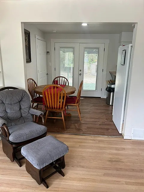 3 bed, 1056 sqft, $2,150 — Photo 2