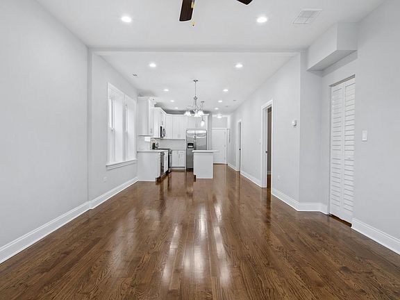 3rd image of 2918 N Hamlin Ave