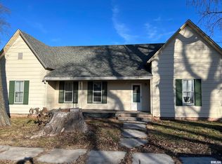 207 S Fulton St, Colchester, IL 62326