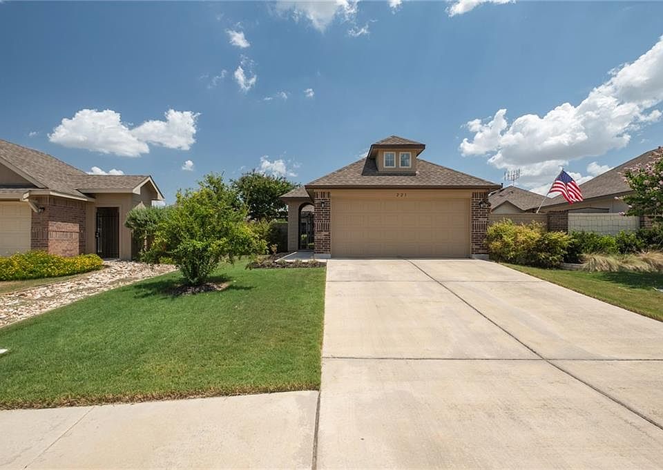 1st image of 221 Rock Bluff Ln