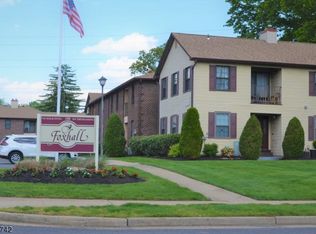 22 Foxhall #22, Middlesex, NJ 08846