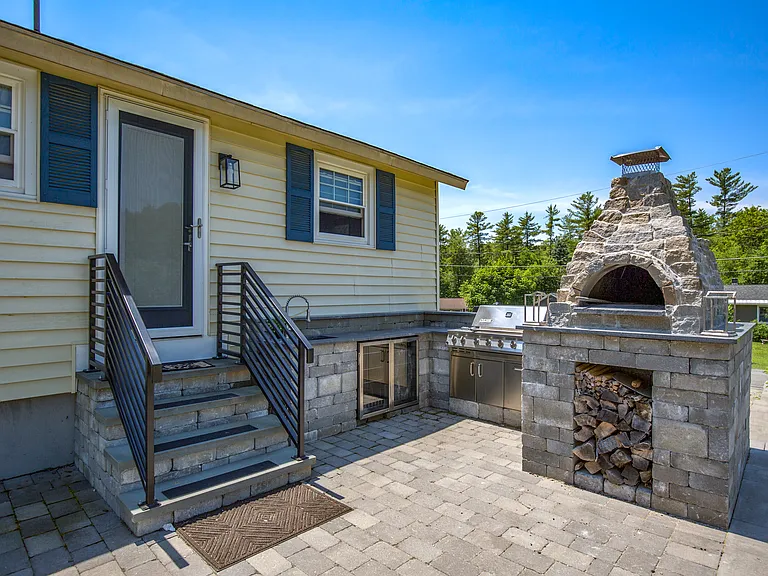 Grill, Outdoor Fridge and Pizza Oven