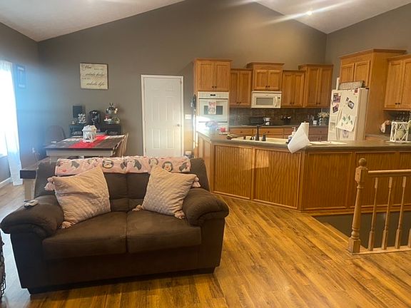 2nd image of 15471 Brynna Ln