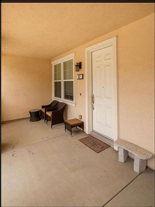 1st image of 566 Latigo Dr