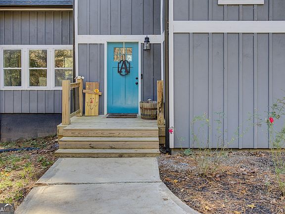5th image of 13 Goldfinch Cir