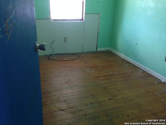 4th image of 4914 Fortuna St