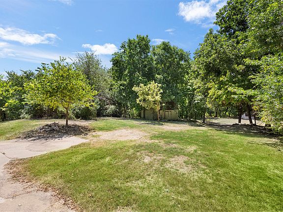 4th image of 261 Rocky Dr