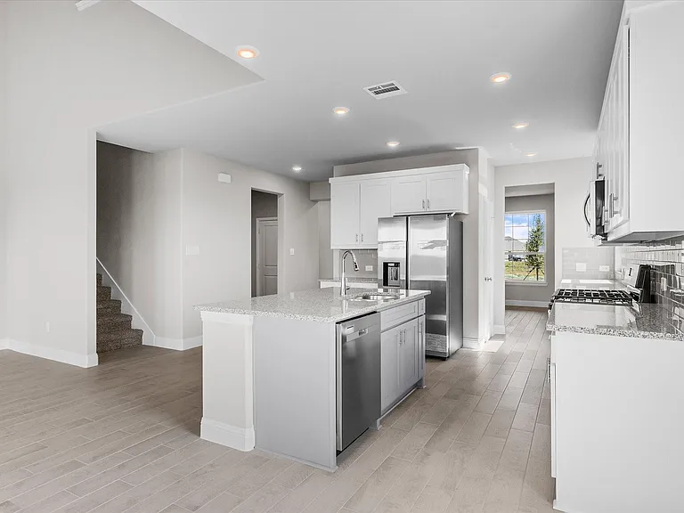 401 Parrino Pkwy — Photo 11