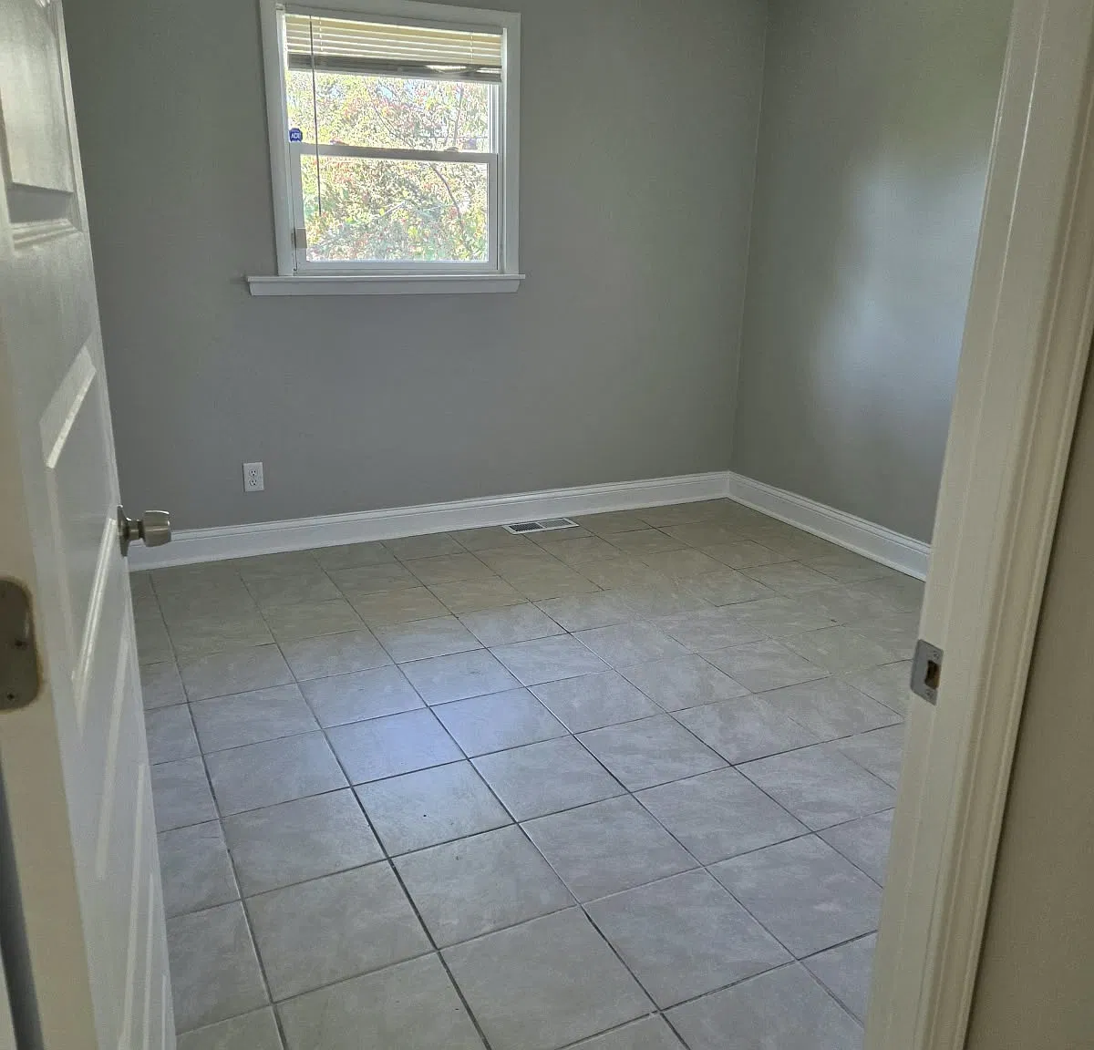 3 bed, 936 sqft, $1,295 — Photo 3