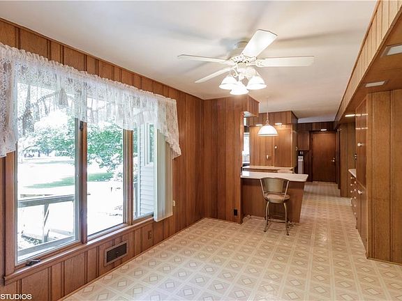 4th image of 105 Rhinehart Ave