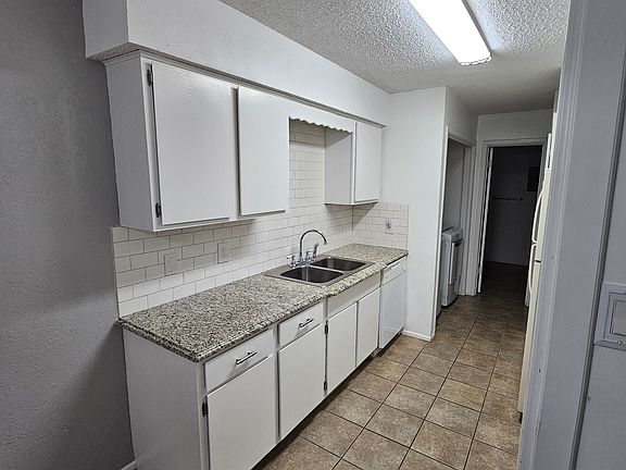 4th image of 1475 Brittany Ln APT 17