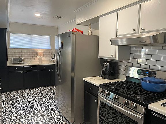 4th image of 704 Pampa St