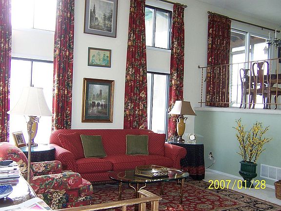 Living room 12' Ceiling 