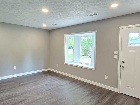 3rd image of 1490 W Meadowbrook Dr