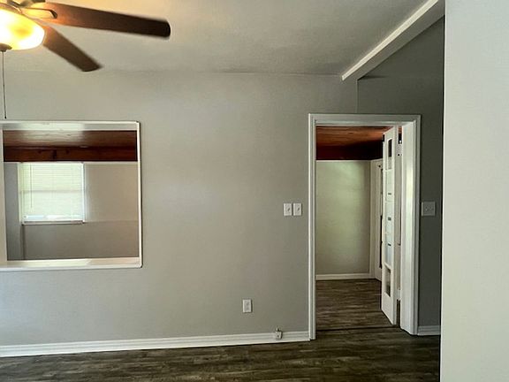 4th image of 625 Hinton Cres