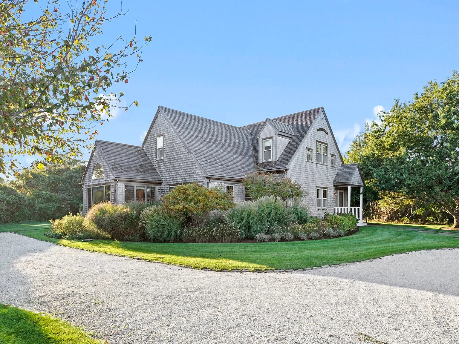 5 bed, 4.5 bath, 4500 sqft, $22,500 — Photo 1