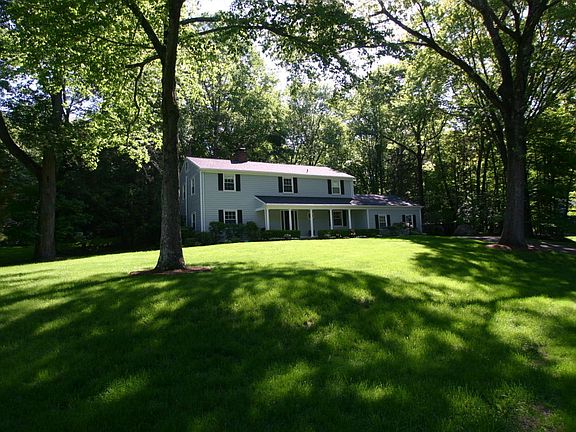 2nd image of 52 Ethan Allen Ln