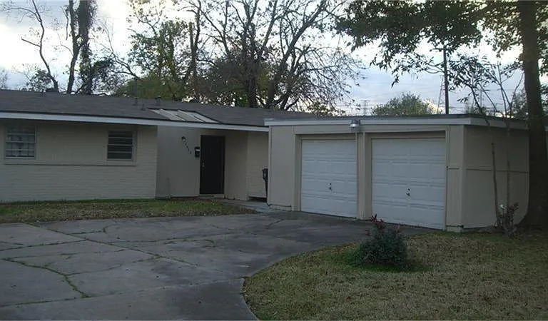4423 Knotty Oaks Trl — Photo 1