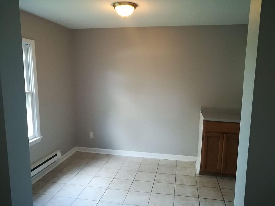 2nd image of 704 Freehold Rd #B