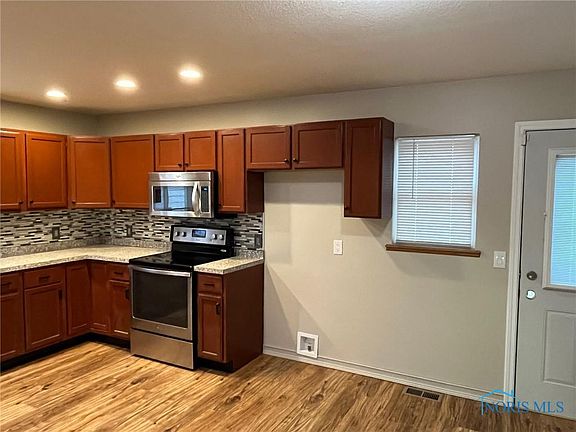 4th image of 4211 Vermaas Ave