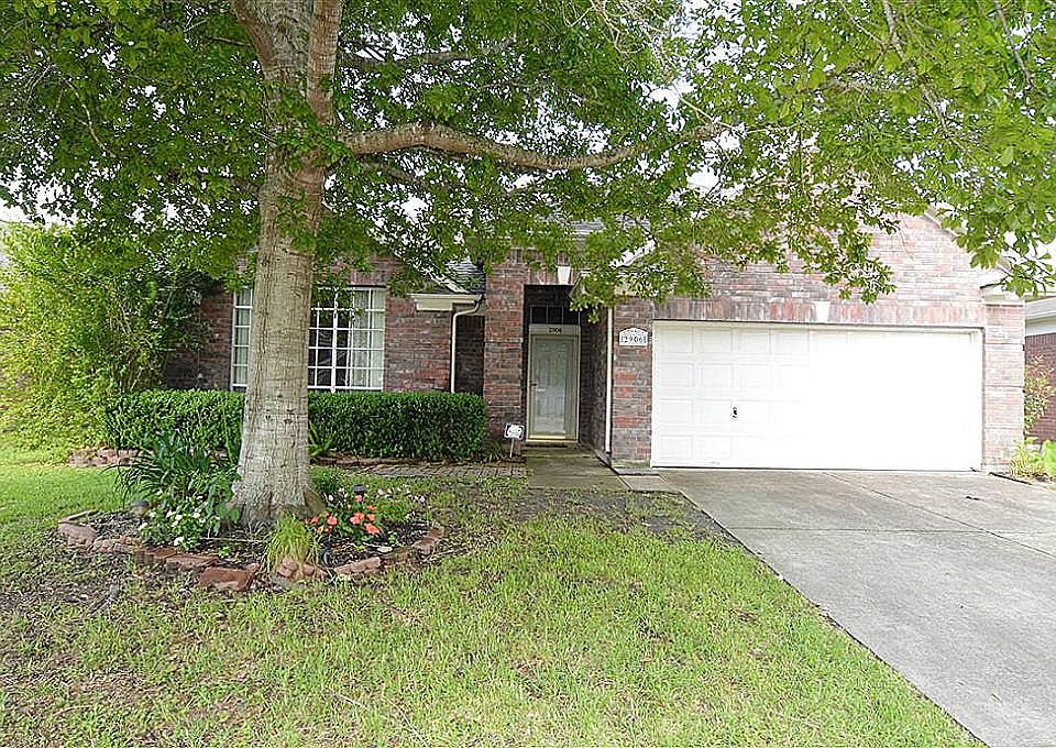 1st image of 2906 Veva Dr