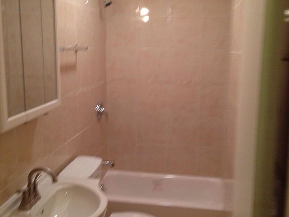 Full bath room