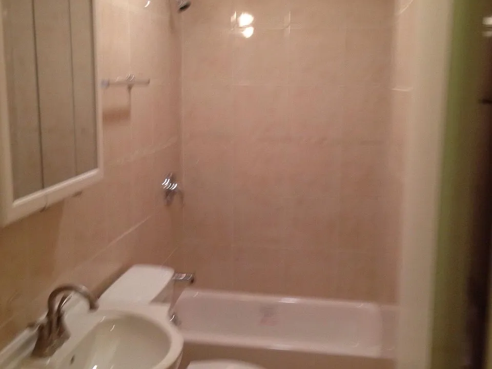 Full bath room