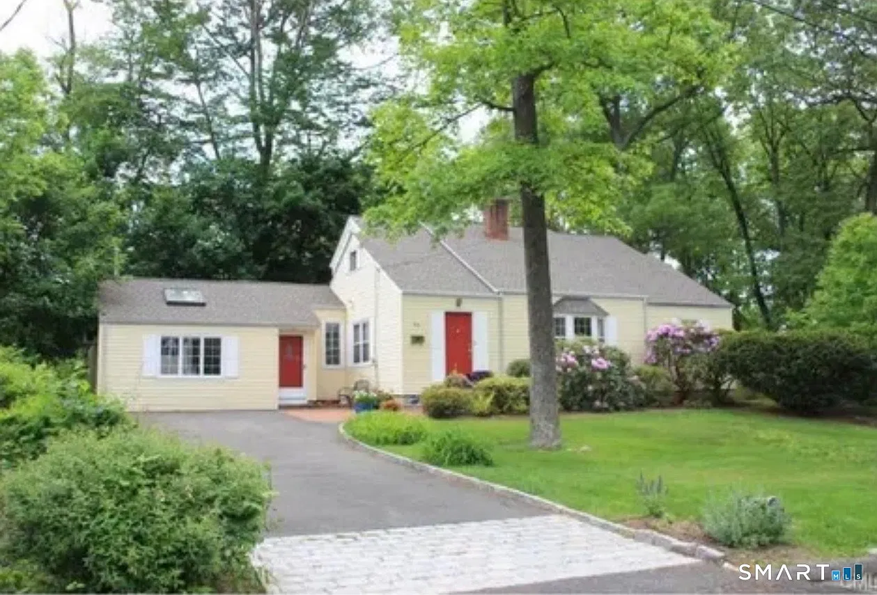 4 bed, 2.0 bath, 2325 sqft, $4,800 — Photo 1