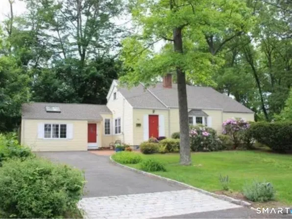 64 Meadowpark Ave E, Stamford, CT 06905