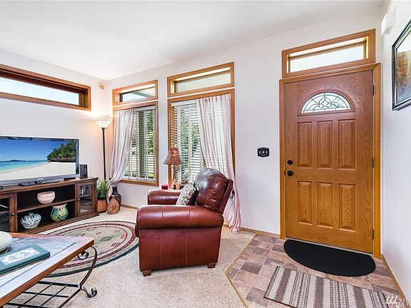 4th image of 24304 31st Avenue Ct E