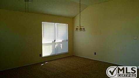 3rd image of 612 Crescent Dr