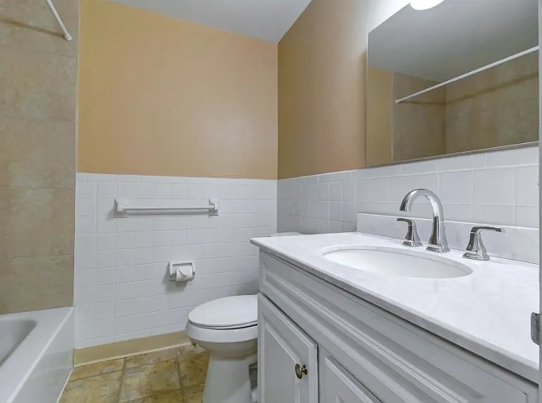 Beechwood Manor Apartments — Photo 9